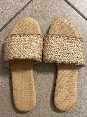 Woven Slide Sandals in Natural Straw